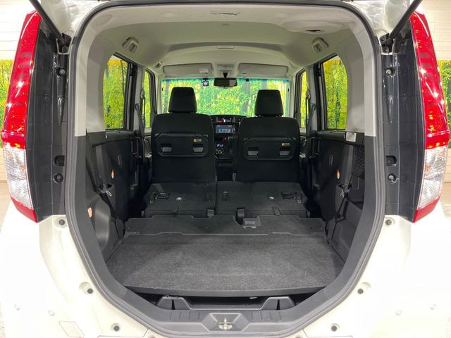 普段のお買い物や通勤、送迎等に十分な荷室スペースを確保しております。セカンドシートを倒すと、大きな荷物の積載も可能です♪
