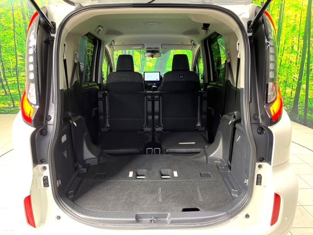 普段のお買い物や通勤、送迎等に十分な荷室スペースを確保しております。セカンドシートを倒すと、大きな荷物の積載も可能です♪