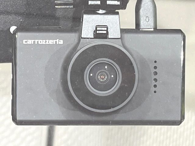 【ドライブレコーダー】ドライブレコーダー装備!走行中はもちろん、あおり運転や事故に遭遇した際、映像で記録し、万一のリスクに備えます。※記録用SDカードはお客様ご自身でご準備いただく必要があります。