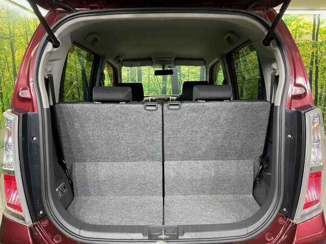 ���i�̂���������ʋ΁A���}���ɏ\���ȉ׎��X�y�[�X���m�ۂ��Ă���܂��B�Z�J���h�V�[�g��|���ƁA�傫�ȉו��̐ύڂ��\�ł���