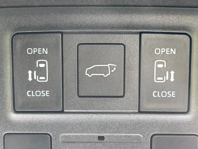 【両側パワースライドドア】スマートキーや運転席のスイッチで後席両側スライドドアの開閉が可能♪電動だから力を入れてドアを開ける必要が無く、小さなお子様でも簡単に開け閉めでき快適です♪