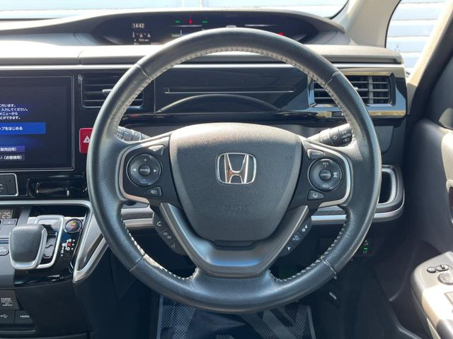 �y�����v�����X�e�A�����O�z�㎿�Ȋv���g�p���邱�ƂŁA��ɂ����������݂ƂĂ��^�]���₷���n���h���ł���