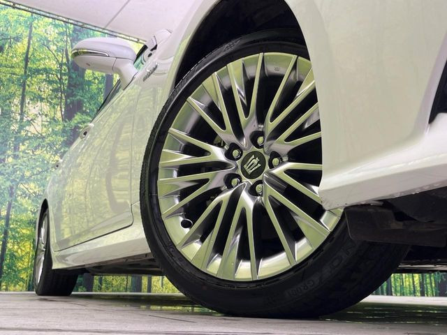 【純正18インチアルミホイール】外観にマッチした純正アルミホイールを装着しております。各種社外アルミホイールや、スタッドレスタイヤも取扱いしております。是非ご相談ください♪