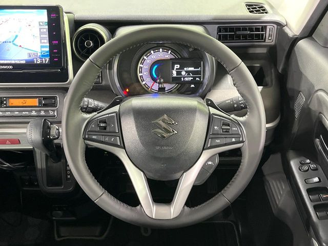 【アダプティブクルーズコントロール】高速道路での長距離走行が楽に!!自動で速度を保つクルーズコントロールが、衝突軽減システムと連携し、前方の車両を感知して車間を保つように速度調節してくれます!!