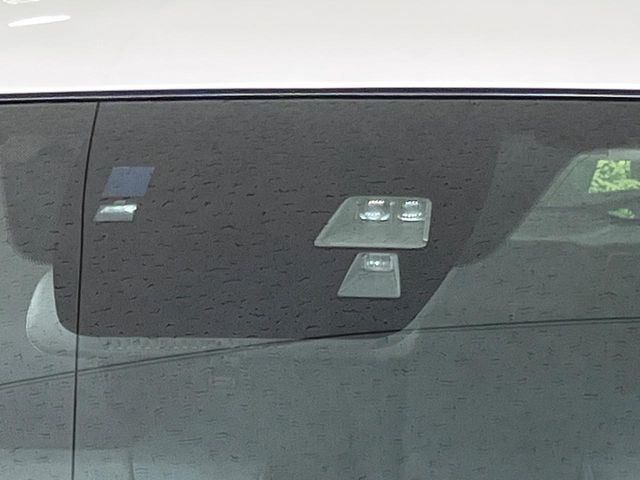 �y�X�}�[�g�u���[�L�T�|�[�g�z���s���ɑO���̎ԗ�����F�����A�Փ˂������Ȏ��͌x��ƃu���[�L�ŏՓˉ���Ɣ�Q�y�����A�V�X�g�B�����S�Ƀh���C�u�����y���݂��������܂��B