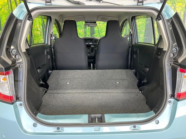 ���i�̂���������ʋ΁A���}���ɏ\���ȉ׎��X�y�[�X���m�ۂ��Ă���܂��B�Z�J���h�V�[�g��|���ƁA�傫�ȉו��̐ύڂ��\�ł���