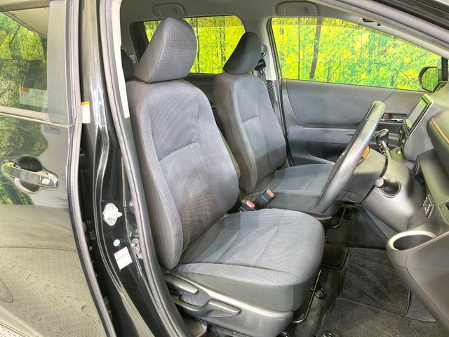 運転席シート廻りは使用感も少なく、良好な状態となっています。丁寧に使われていたことがよくわかりますね。