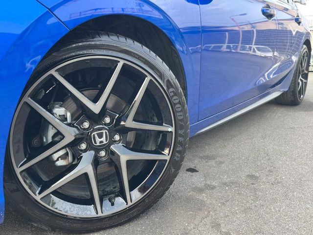 �y����18�C���`�A���~�z�C�[���z�O�ςɃ}�b�`���������A���~�z�C�[���𑕒����Ă���܂��B�e��ЊO�A���~�z�C�[����A�X�^�b�h���X�^�C�����戵�����Ă���܂��B���񂲑��k����������