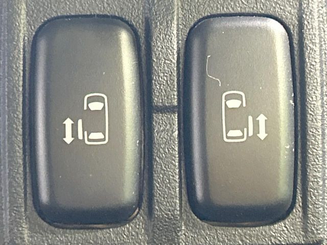 �y�����X���C�h�h�A�z���ԏ�ŗׂ̎ԂƂ̊Ԋu���������ɂ������A�X���C�h�h�A�Ȃ���S!�h�A�I�[�v������������炸�A�J�������L���̂ŏ��~�肪�Ƃ��Ă��ȒP�ł��B�傫�ȉו��̏o���������Ȃ���\��