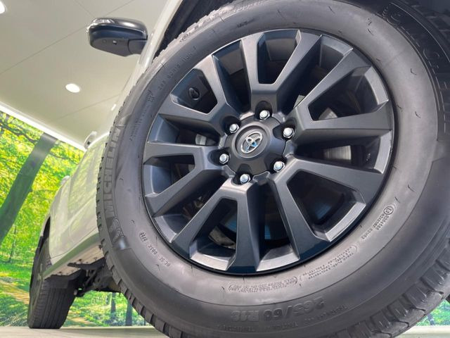 【純正18インチアルミホイール】外観にマッチした純正アルミホイールを装着しております。各種社外アルミホイールや、スタッドレスタイヤも取扱いしております。是非ご相談ください♪
