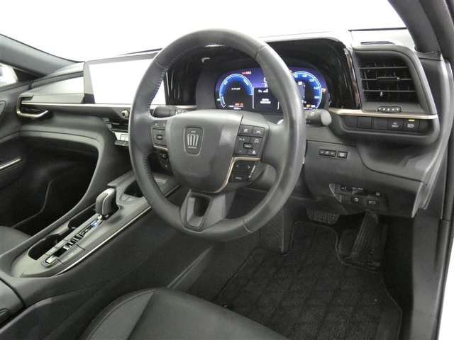 クラウンクロスオーバー2.5 G アドバンスト レザー パッケージ E-Four 4WD