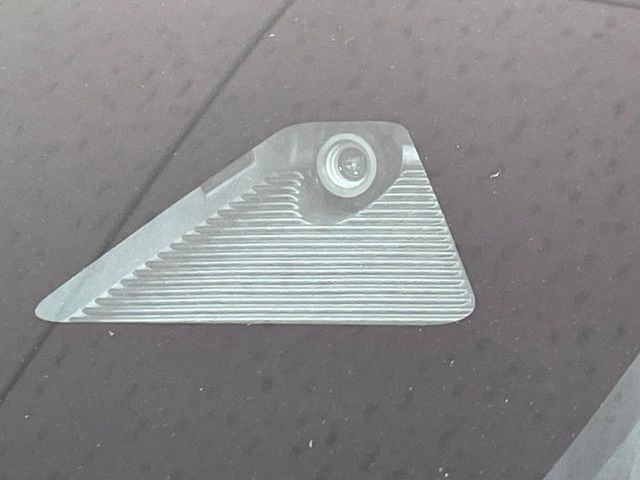 �y�X�}�[�g�u���[�L�T�|�[�g�z���s���ɑO���̎ԗ�����F�����A�Փ˂������Ȏ��͌x��ƃu���[�L�ŏՓˉ���Ɣ�Q�y�����A�V�X�g�B�����S�Ƀh���C�u�����y���݂��������܂��B