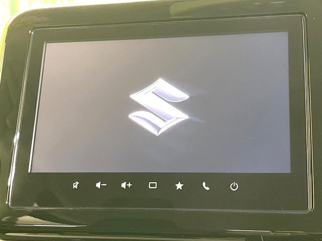 【メーカー純正9型ナビ】インテリアに溶け込むスタイリッシュな「専用設計」メーカーナビを装備♪視認性や操作性など基本性能にも優れ、より上質なカーライフをお楽しみいただけます。