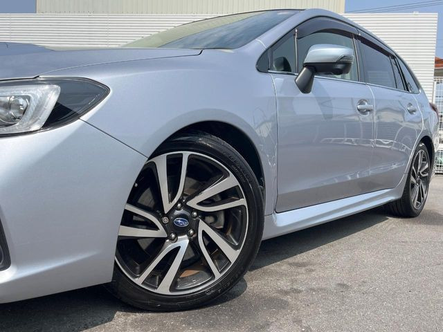 �y�O���[�h��p����18�C���`�A���~�z�C�[���z�f�U�C�����̍��������A���~�z�C�[���𑕒����Ă���܂��B�e��ЊO�A���~�z�C�[����A�X�^�b�h���X�^�C�����戵�����Ă���܂��B���񂲑��k����������