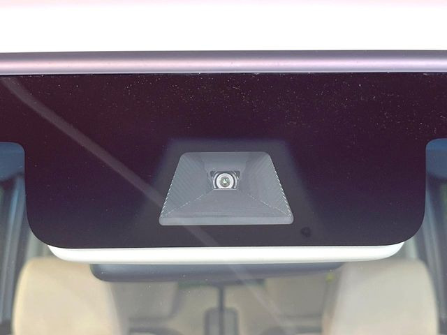 �y�z���_�Z���V���O�z���s���ɑO���̎ԗ�����F�����A�Փ˂������Ȏ��͌x��ƃu���[�L�ŏՓˉ���Ɣ�Q�y�����A�V�X�g�B�����S�Ƀh���C�u�����y���݂��������܂��B