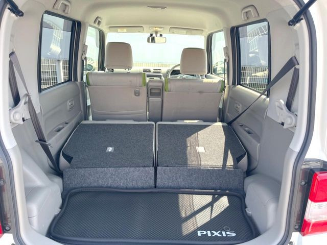 ���i�̂���������ʋ΁A���}���ɏ\���ȉ׎��X�y�[�X���m�ۂ��Ă���܂��B�Z�J���h�V�[�g��|���ƁA�傫�ȉו��̐ύڂ��\�ł���