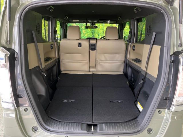 ���i�̂���������ʋ΁A���}���ɏ\���ȉ׎��X�y�[�X���m�ۂ��Ă���܂��B�Z�J���h�V�[�g��|���ƁA�傫�ȉו��̐ύڂ��\�ł���