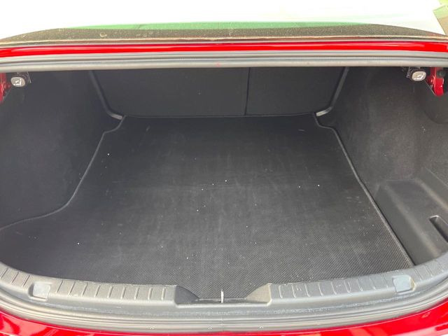 ���i�̂���������ʋ΁A���}���ɏ\���ȉ׎��X�y�[�X���m�ۂ��Ă���܂��B