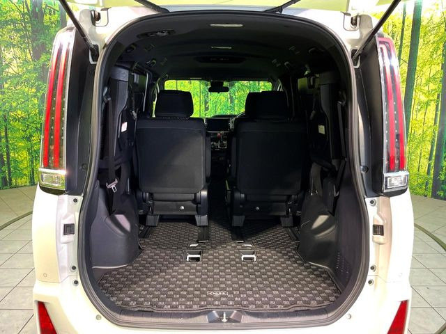 ���i�̂���������ʋ΁A���}���ɏ\���ȉ׎��X�y�[�X���m�ۂ��Ă���܂��B�Z�J���h�V�[�g��|���ƁA�傫�ȉו��̐ύڂ��\�ł���