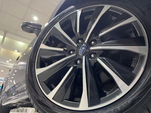 �y����18�C���`�A���~�z�C�[���z�O�ςɃ}�b�`���������A���~�z�C�[���𑕒����Ă���܂��B�e��ЊO�A���~�z�C�[����A�X�^�b�h���X�^�C�����戵�����Ă���܂��B���񂲑��k����������