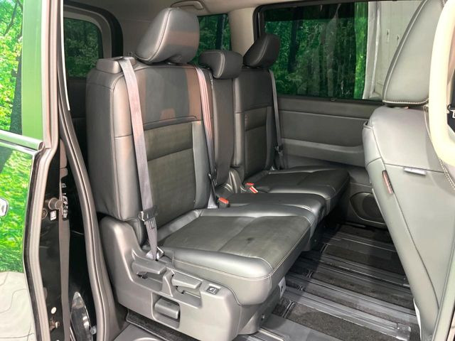 �Z�J���h�V�[�g�͒������������ƂȂ��Ă���A�X���C�h����ΒʘH�X�y�[�X���o��!�O��̈ړ����Ƃ��Ă��ȒP�ł���������A8����Ԏ������K�ȍ���S�n�̃V�[�g�ƂȂ��Ă��܂���