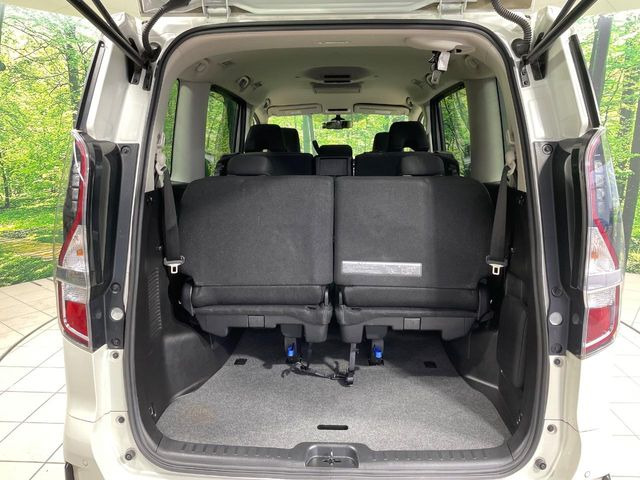 ���i�̂���������ʋ΁A���}���ɏ\���ȉ׎��X�y�[�X���m�ۂ��Ă���܂��B�Z�J���h�V�[�g��|���ƁA�傫�ȉו��̐ύڂ��\�ł���