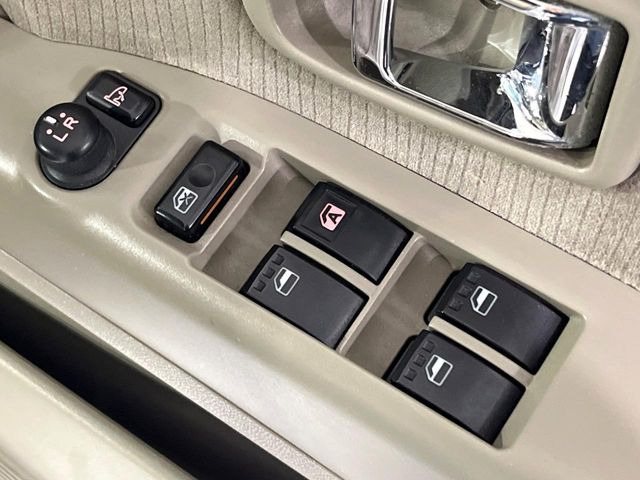 �y�d���i�[�~���[�z�T�C�h�~���[�͓d���i�[���ƂȂ��Ă���A�������ԏ�ł��L�Y�������X�N��}�����܂��B