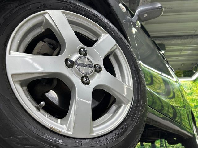 �y15�C���`�A���~�z�C�[���z�O�ςɃ}�b�`�����A���~�z�C�[���𑕒����Ă���܂��B�e��A���~�z�C�[����A�X�^�b�h���X�^�C�����戵�����Ă���܂��B���񂲑��k����������