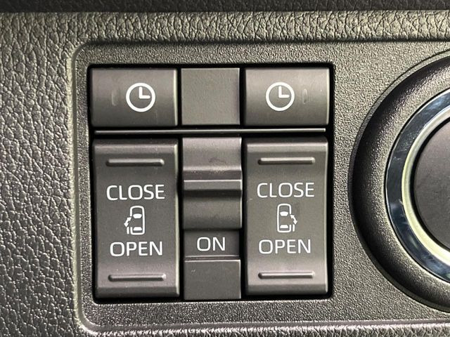 【両側パワースライドドア】スマートキーや運転席のスイッチで後席両側スライドドアの開閉が可能♪電動だから力を入れてドアを開ける必要が無く、小さなお子様でも簡単に開け閉めでき快適です♪