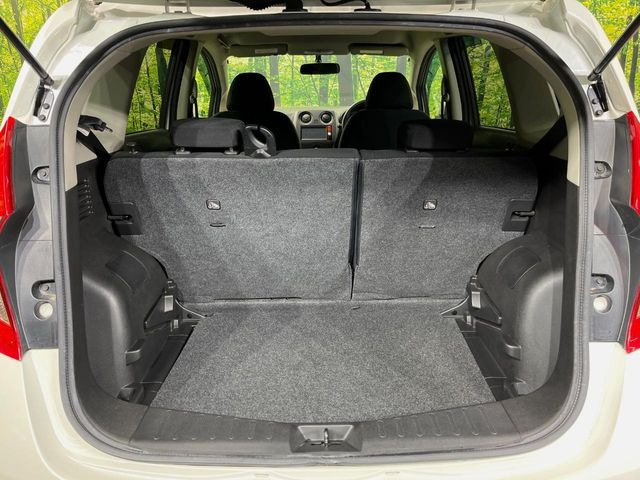 普段のお買い物や通勤、送迎等に十分な荷室スペースを確保しております。セカンドシートを倒すと、大きな荷物の積載も可能です♪