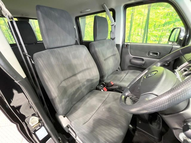 運転席シート廻りは使用感も少なく、良好な状態となっています。丁寧に使われていたことがよくわかりますね。