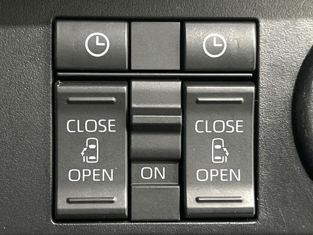 【両側パワースライドドア】スマートキーや運転席のスイッチで後席両側スライドドアの開閉が可能♪電動だから力を入れてドアを開ける必要が無く、小さなお子様でも簡単に開け閉めでき快適です♪