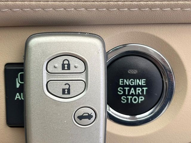 �y�X�}�[�g�L�[�z�J�o����|�P�b�g�ɓ��ꂽ�܂܂ł��h�A�̎{���E�������\�ȃX�}�[�g�L�[�𑕔��B�G���W���̃I���E�I�t�����J�M�����o���K�v����������Ƃ��Ă��֗��ł���