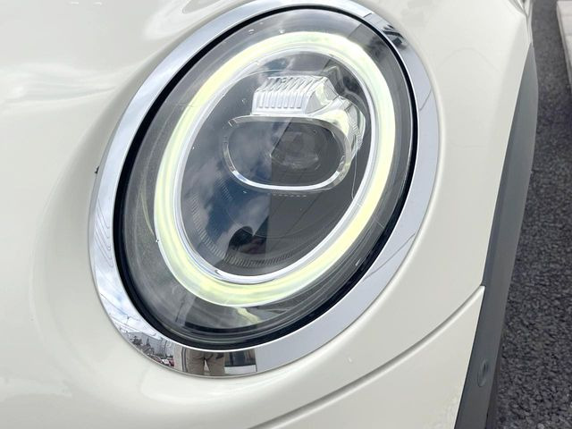 ��LED�w�b�h���C�g:��ԑ��s�����ǍD�Ȏ��E���m�ۂ����S���ĉ^�]�ł��鍂�P�xLED�w�b�h���C�g�𑕔�!�_�����x�������A����d�͂��}�����Ă��܂��B