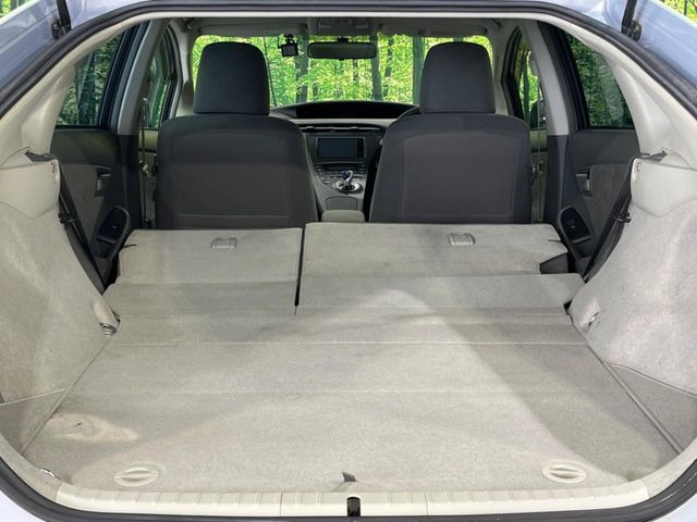 ���i�̂���������ʋ΁A���}���ɏ\���ȉ׎��X�y�[�X���m�ۂ��Ă���܂��B�Z�J���h�V�[�g��|���ƁA�傫�ȉו��̐ύڂ��\�ł���