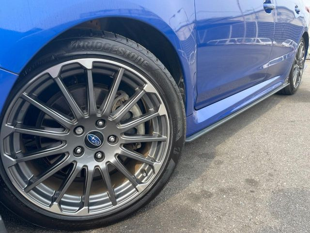 �y�O���[�h��p����18�C���`�A���~�z�C�[���z�f�U�C�����̍��������A���~�z�C�[���𑕒����Ă���܂��B�e��ЊO�A���~�z�C�[����A�X�^�b�h���X�^�C�����戵�����Ă���܂��B���񂲑��k����������