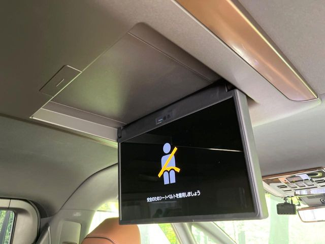 【フリップダウンモニター】大画面モニターで後席でもエンタメをお楽しみいただけます。小さなお子様にも大人気の装備です♪