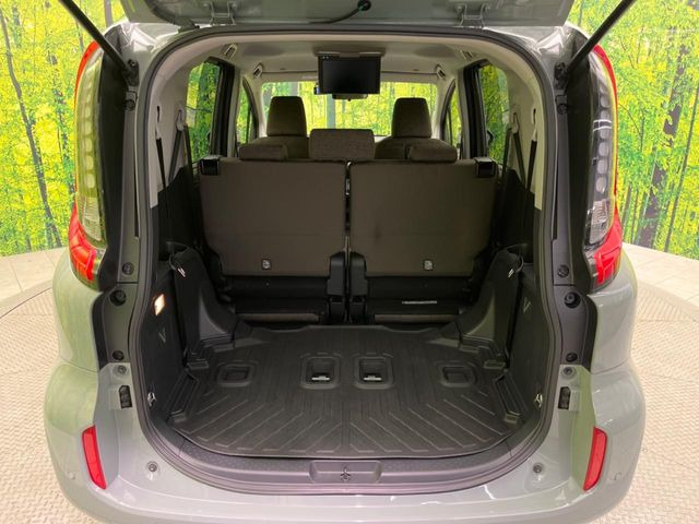 ���i�̂���������ʋ΁A���}���ɏ\���ȉ׎��X�y�[�X���m�ۂ��Ă���܂��B�Z�J���h�V�[�g��|���ƁA�傫�ȉו��̐ύڂ��\�ł���