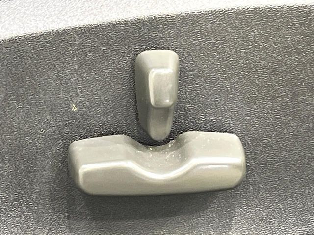 【パワーシート】スイッチ一つで簡単にシートの微調整が可能!電動だから力もいりません!自分に最適なシートポジションにセットして、快適なドライブをお楽しみください。
