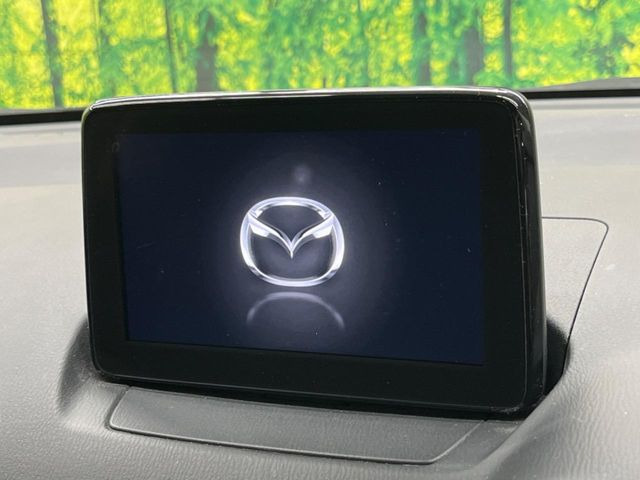 �y�}�c�_�R�l�N�g�z�ԓ��̕��͋C�Ƀ}�b�`������̌^�^�C�v�̃f�B�X�v���C�B�e����q�ݒ��Bluetooth�Đ����A�l�X�ȋ@�\���y���߂܂��B��pSD�J�[�h�̂��w���ŁA�i�r�@�\���g�p�o���܂��B