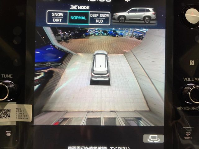 �y�}���`�e���C�����j�^�[�z�Ԃ̃t�����g��T�C�h�̃J�����摜�𓯎��Ƀ��j�^�[�\�����邱�ƂŁA���H�⋷�����𑖍s���ł����͂̏󋵊m�F���ł����S!�{�iSUV�ɂ��ꂵ�������ł���