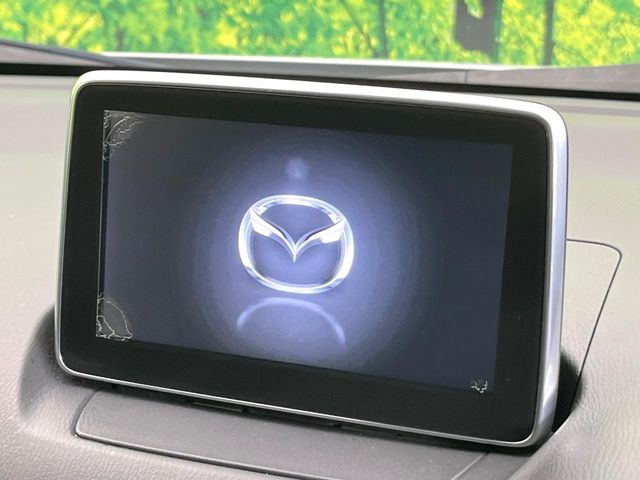 �y�}�c�_�R�l�N�g�z�ԓ��̕��͋C�Ƀ}�b�`������̌^�^�C�v�̃f�B�X�v���C�B�e����q�ݒ��Bluetooth�Đ����A�l�X�ȋ@�\���y���߂܂��B��pSD�J�[�h�̂��w���ŁA�i�r�@�\���g�p�o���܂��B