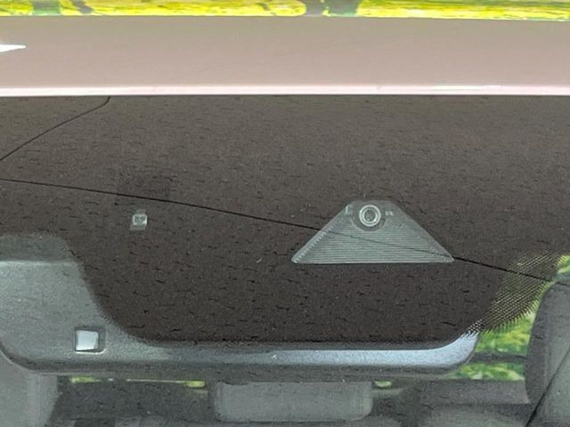 �yi-ACTIVESENSE�z���s���ɑO���̎ԗ�����F�����A�Փ˂������Ȏ��͌x��ƃu���[�L�ŏՓˉ���Ɣ�Q�y�����A�V�X�g�B�����S�Ƀh���C�u�����y���݂��������܂��B