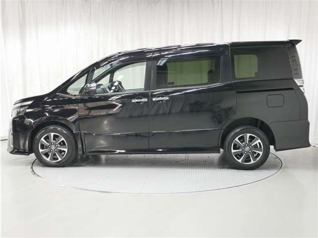 ヴォクシー2.0 ZS 煌III 4WD