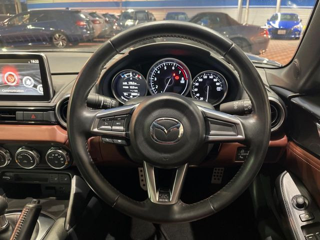 �y�����v�����X�e�A�����O�z�㎿�Ȋv���g�p���邱�ƂŁA��ɂ����������݂ƂĂ��^�]���₷���n���h���ł���