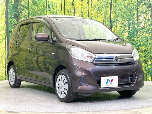 高透明度のガラス皮膜で撥水はもちろん、上質なツヤ・光沢を実現。紫外線や酸性雨から大切な愛車を保護し、色あせ・劣化を防止。「弾スプラッシュコート」、「弾プリミッサコート」からお選びいただけます。