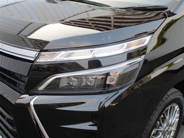 ヴォクシー1.8 ハイブリッド ZS 煌III