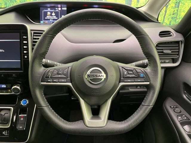 インテリアに合わせたデザインのステアリングは、運転される方のことも考え、運転しやすい形状、大きさです。是非一度、実際に触ってお確かめください。