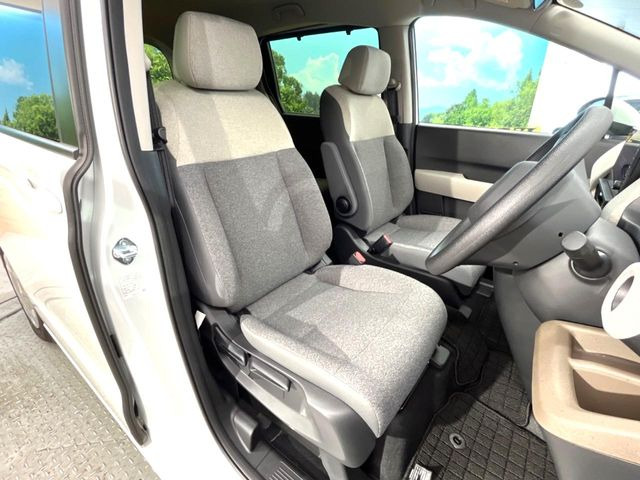 運転席シート廻りは使用感も少なく、良好な状態となっています。丁寧に使われていたことがよくわかりますね。