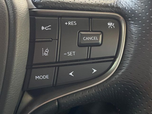 【レーダークルーズコントロール】高速道路での長距離走行が楽に!!自動で速度を保つクルーズコントロールが、衝突軽減システムと連携し、前方の車両を感知して車間を保つように速度調節してくれます!!